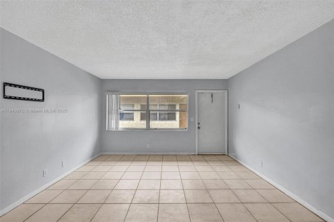 Condominio en alquiler en Lauderhill, Florida, 2 dormitorios, 77.02 m2 № 1940171 - foto 7