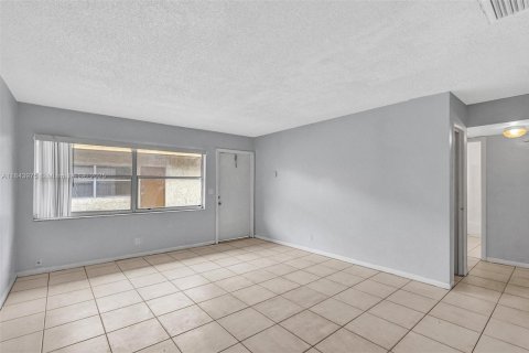 Condominio en alquiler en Lauderhill, Florida, 2 dormitorios, 77.02 m2 № 1940171 - foto 6