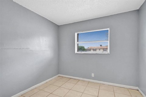 Condominio en alquiler en Lauderhill, Florida, 2 dormitorios, 77.02 m2 № 1940171 - foto 18