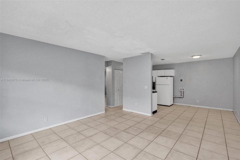 Condominio en alquiler en Lauderhill, Florida, 2 dormitorios, 77.02 m2 № 1940171 - foto 5