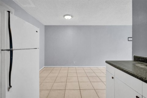 Condominio en alquiler en Lauderhill, Florida, 2 dormitorios, 77.02 m2 № 1940171 - foto 15