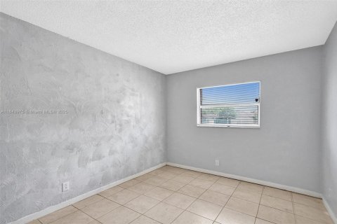 Condominio en alquiler en Lauderhill, Florida, 2 dormitorios, 77.02 m2 № 1940171 - foto 23