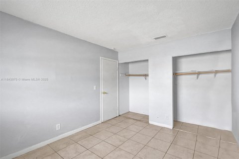 Condominio en alquiler en Lauderhill, Florida, 2 dormitorios, 77.02 m2 № 1940171 - foto 22