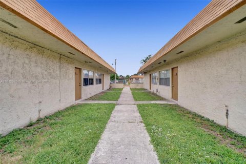 Condominio en alquiler en Lauderhill, Florida, 2 dormitorios, 77.02 m2 № 1940171 - foto 25