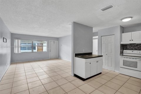 Condominio en alquiler en Lauderhill, Florida, 2 dormitorios, 77.02 m2 № 1940171 - foto 11