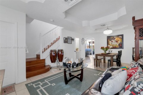 Купить таунхаус в Майами-Лейкс, Флорида 3 спальни, 135.54м2, № 1998899 - фото 8