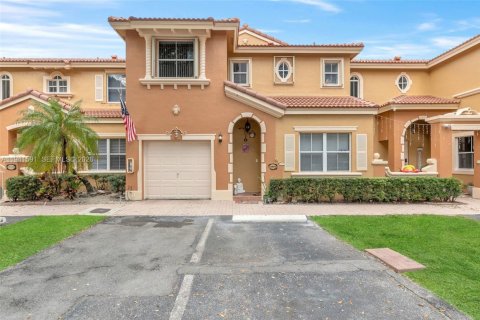 Купить таунхаус в Майами-Лейкс, Флорида 3 спальни, 135.54м2, № 1998899 - фото 2