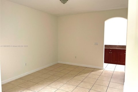 Villa ou maison à louer à Homestead, Floride: 4 chambres, 258.55 m2 № 1946636 - photo 10