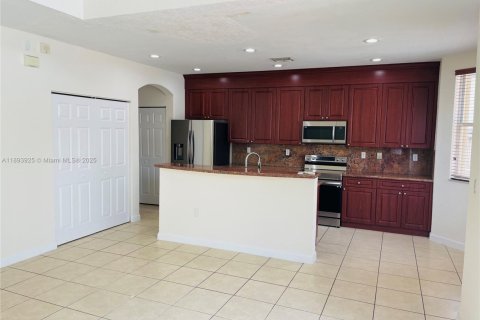 Villa ou maison à louer à Homestead, Floride: 4 chambres, 258.55 m2 № 1946636 - photo 5