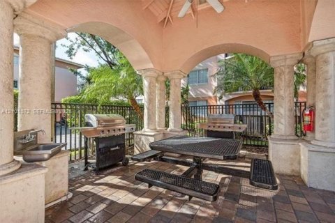 Condo in Fort Lauderdale, Florida, 2 bedrooms  № 2401317 - photo 28