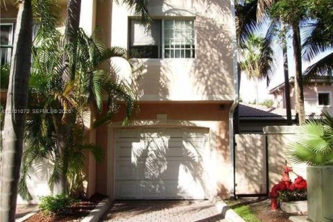 Condo in Fort Lauderdale, Florida, 2 bedrooms  № 2401317 - photo 4