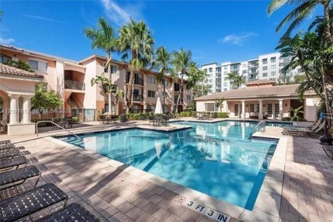 Condo in Fort Lauderdale, Florida, 2 bedrooms  № 2401317 - photo 27