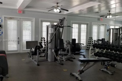 Condo in Fort Lauderdale, Florida, 2 bedrooms  № 2401317 - photo 24