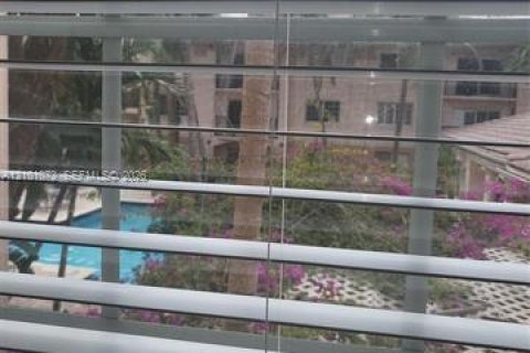 Condo in Fort Lauderdale, Florida, 2 bedrooms  № 2401317 - photo 16