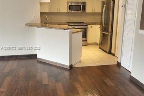 Condo in Fort Lauderdale, Florida, 2 bedrooms  № 2401317 - photo 5
