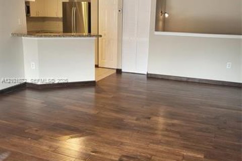 Condo in Fort Lauderdale, Florida, 2 bedrooms  № 2401317 - photo 7