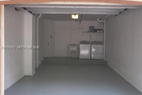 Condo in Fort Lauderdale, Florida, 2 bedrooms  № 2401317 - photo 14