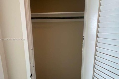 Copropriété à louer à North Bay Village, Floride: 1 chambre, 87.33 m2 № 1977116 - photo 27