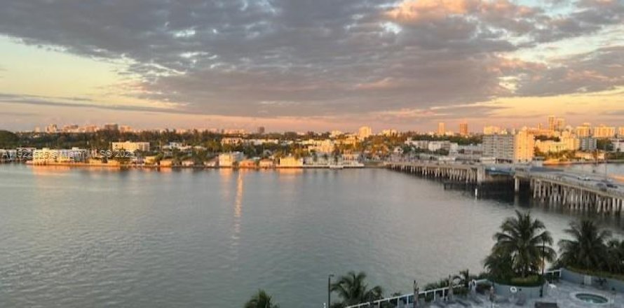 Condo à North Bay Village, Floride, 1 chambre  № 1977116