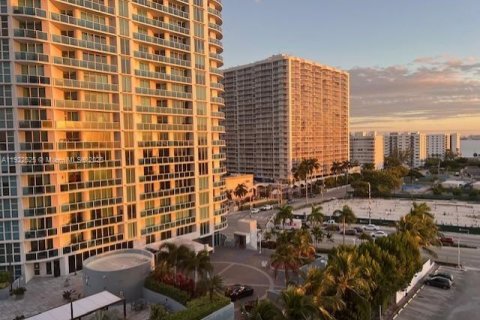 Copropriété à louer à North Bay Village, Floride: 1 chambre, 87.33 m2 № 1977116 - photo 10