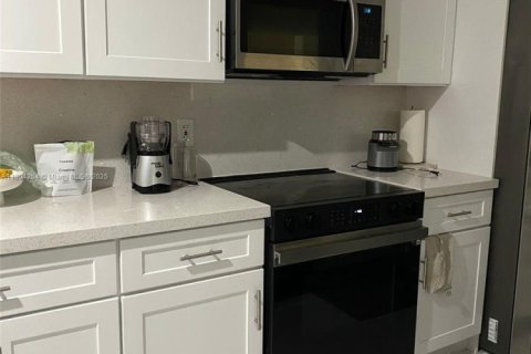 Copropriété à louer à Coral Springs, Floride: 2 chambres, 91.04 m2 № 1954875 - photo 4