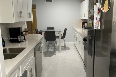 Copropriété à louer à Coral Springs, Floride: 2 chambres, 91.04 m2 № 1954875 - photo 3