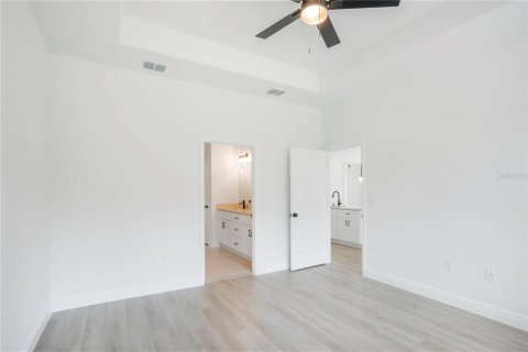 Casa en venta en Fruitland Park, Florida, 3 dormitorios, 185.8 m2 № 1901338 - foto 14