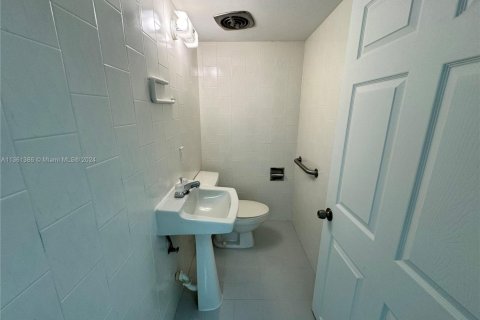Oficina en alquiler en Miami, Florida № 457983 - foto 1