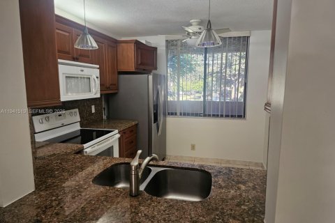 Copropriété à vendre à Plantation, Floride: 2 chambres, 101.36 m2 № 2152732 - photo 3