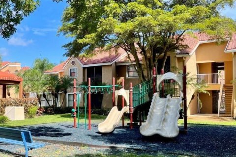 Copropriété à louer à Miami, Floride: 2 chambres, 97.83 m2 № 1990030 - photo 4