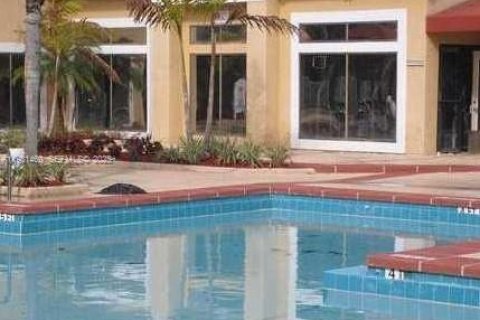 Copropriété à louer à Miami, Floride: 2 chambres, 97.83 m2 № 1990030 - photo 2