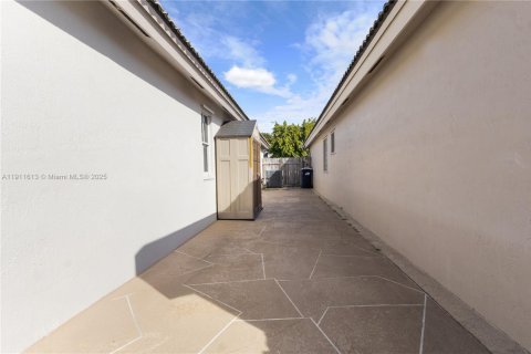 Villa ou maison à louer à Miami, Floride: 3 chambres, 145.02 m2 № 1970407 - photo 23