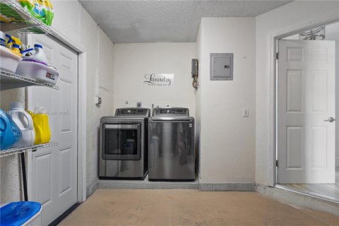 Villa ou maison à louer à Miami, Floride: 3 chambres, 145.02 m2 № 1970407 - photo 24