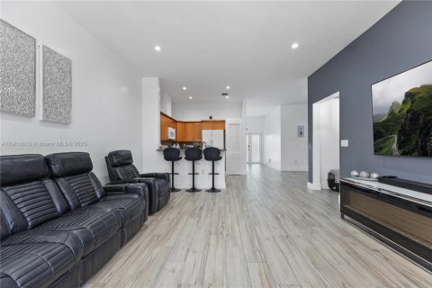 Villa ou maison à louer à Miami, Floride: 3 chambres, 145.02 m2 № 1970407 - photo 6