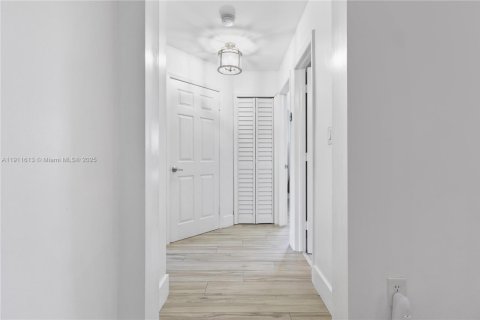 Villa ou maison à louer à Miami, Floride: 3 chambres, 145.02 m2 № 1970407 - photo 11