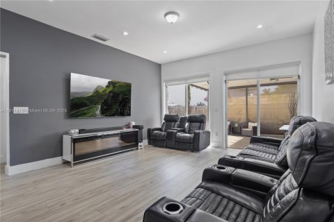 Villa ou maison à louer à Miami, Floride: 3 chambres, 145.02 m2 № 1970407 - photo 4