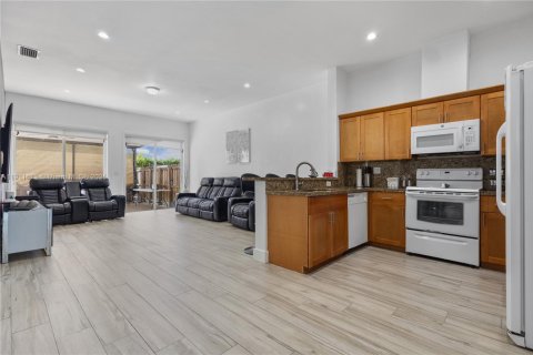 Villa ou maison à louer à Miami, Floride: 3 chambres, 145.02 m2 № 1970407 - photo 8