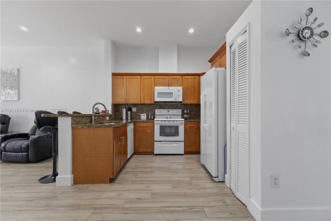 Villa ou maison à louer à Miami, Floride: 3 chambres, 145.02 m2 № 1970407 - photo 7