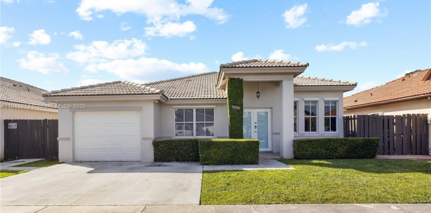 Villa ou maison à Miami, Floride 3 chambres, 145.02 m2 № 1970407