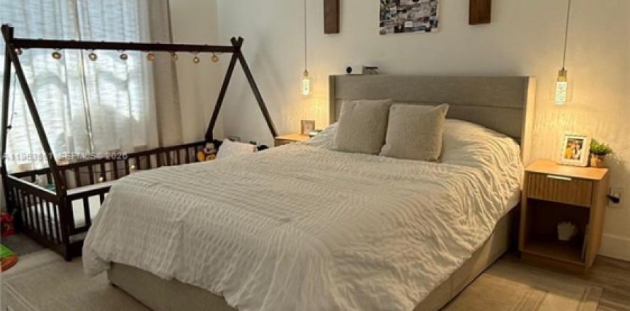 Таунхаус в Майами-Гарденс, Флорида 2 спальни, 84.54м2 № 2009075