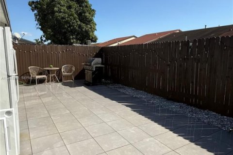 Купить таунхаус в Майами-Гарденс, Флорида 2 спальни, 84.54м2, № 2009075 - фото 8