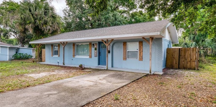 House in Winter Haven, Florida 3 bedrooms, 91.51 sq.m. № 2148305