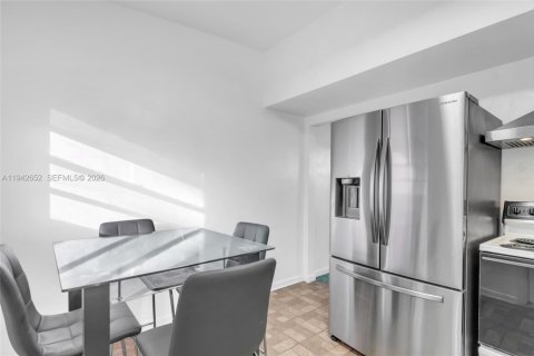 Villa ou maison à vendre à Homestead, Floride: 2 chambres, 91.97 m2 № 2000095 - photo 14