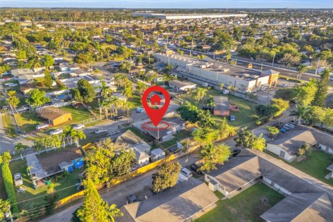 Villa ou maison à vendre à Homestead, Floride: 2 chambres, 91.97 m2 № 2000095 - photo 6