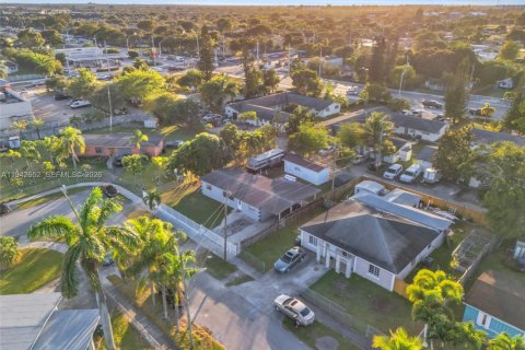 Villa ou maison à vendre à Homestead, Floride: 2 chambres, 91.97 m2 № 2000095 - photo 5