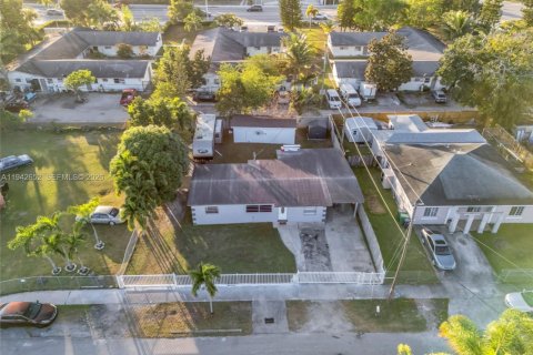 Villa ou maison à vendre à Homestead, Floride: 2 chambres, 91.97 m2 № 2000095 - photo 4