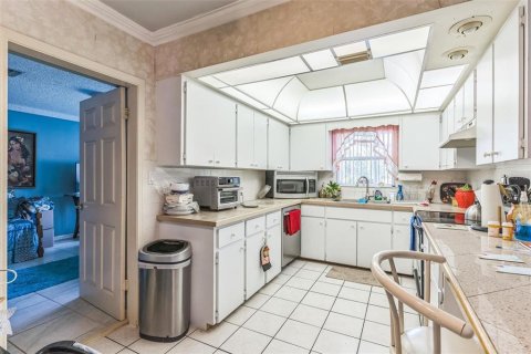 House in Largo, Florida 3 bedrooms, 168.9 sq.m. № 1758297 - photo 15