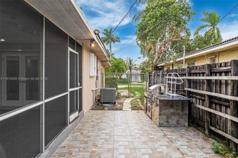 Casa en alquiler en Miami, Florida, 3 dormitorios, 188.31 m2 № 1926078 - foto 25