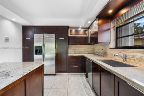 Casa en alquiler en Miami, Florida, 3 dormitorios, 188.31 m2 № 1926078 - foto 8