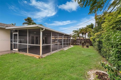 Casa en alquiler en Miami, Florida, 3 dormitorios, 188.31 m2 № 1926078 - foto 28